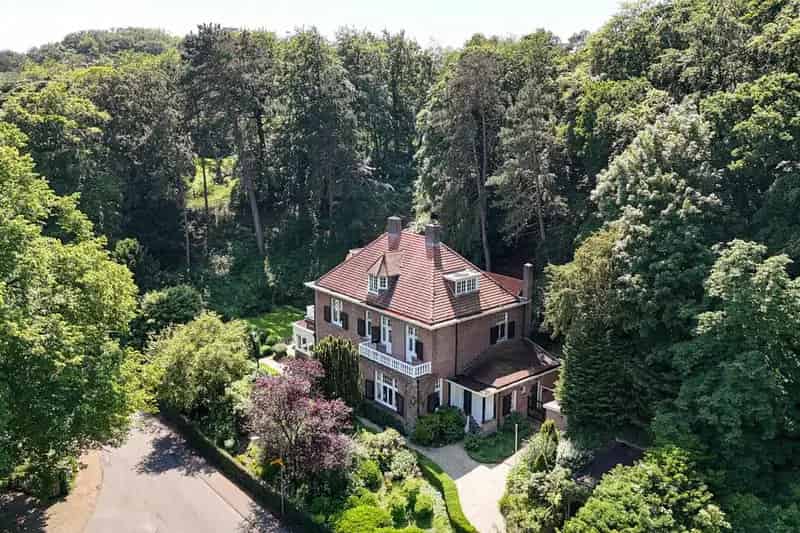 Huis te koop Bloemendaal 13 kamers 3 badkamers Duinhuis
