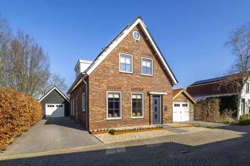 Vrijstaande woning Boven Hardinxveld 4 slaapkamers 20 zonnepanelen