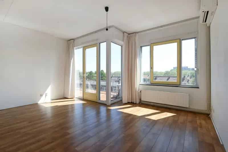 3 Kamer Appartement Delft  2 parkeerplaatsen Balkon