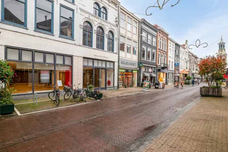 Winkel te Huur Kampen Oudestraat 230m²