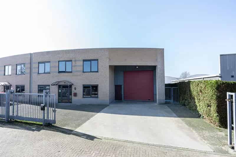 Bedrijfshal te huur Valkenswaard 827m² Kantoren Airco Krachtstroom