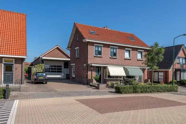Bedrijfsruimte 355m2 te koop Veenendaal met woning 90m2