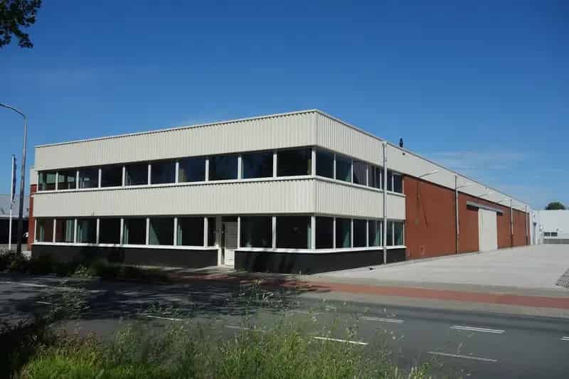 Bedrijfshal te huur Delft 2915m² Kantoor 3 Overheaddeuren Parkeergelegenheid