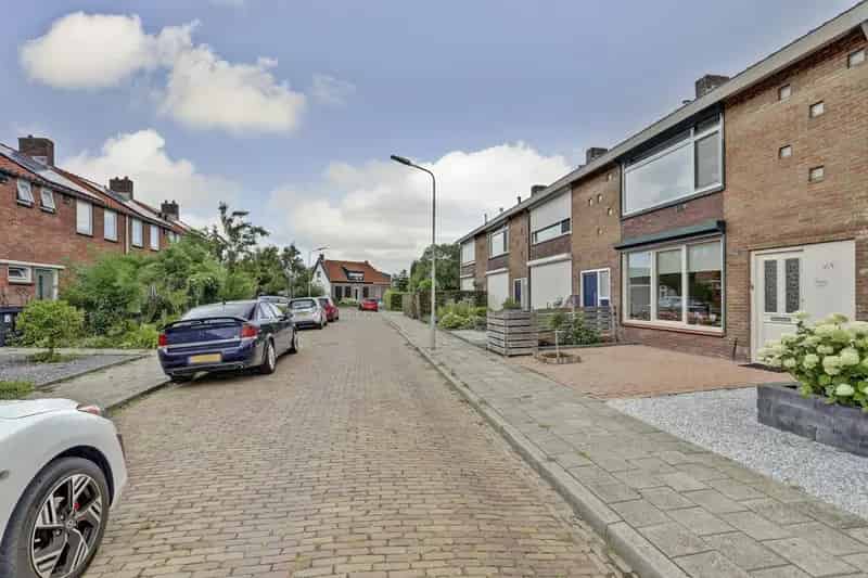 Tussenwoning Krabbendijke 2 slaapkamers moderne keuken