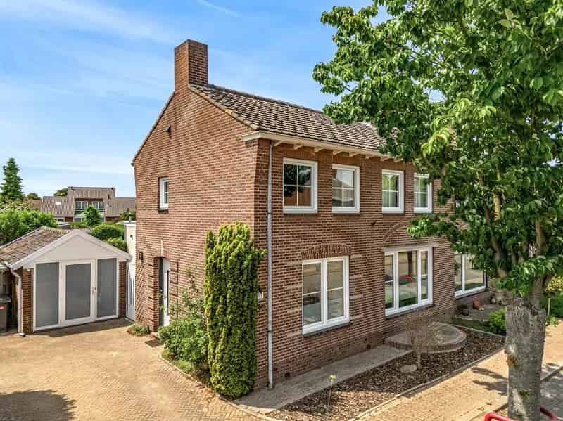 Moderne woning Vlodrop 3 slaapkamers luxe keuken tuin garage