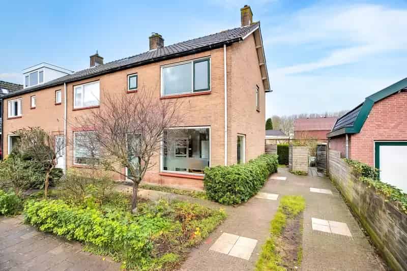 Hoekwoning Odijk 3 slaapkamers grote tuin