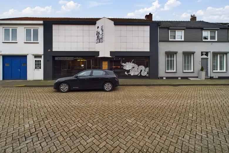 217 m2 Winkelruimte te Koop in Axel Centrum