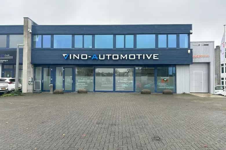 866m2 Bedrijfsruimte te Huur Geleen Showroom Kantoor
