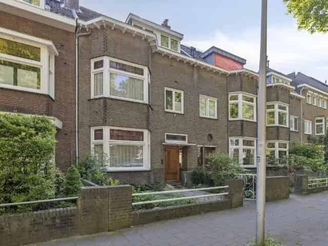 Jaren 30 Herenhuis Maastricht 5 Slaapkamers Tuin Nabij Station