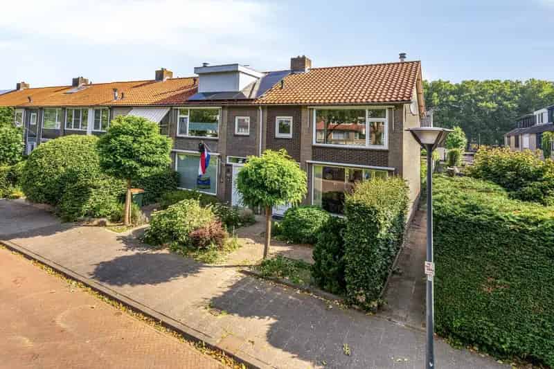 Huis te koop Breda: Ruime hoekwoning Ypelaar