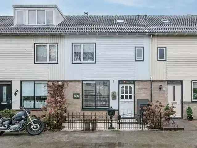 IJsbaan 30 Leiden: 3 Slaapkamers, Tuin, Energielabel A