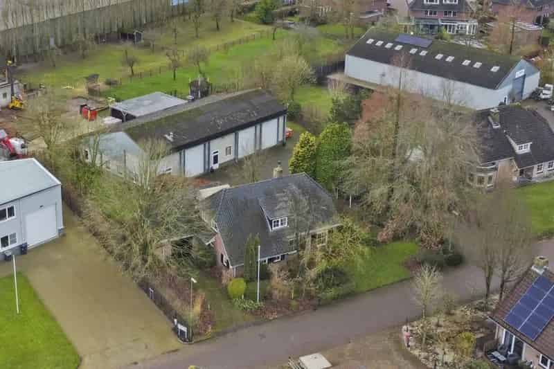 Bedrijfswoning met bedrijfshal te Sleeuwijk