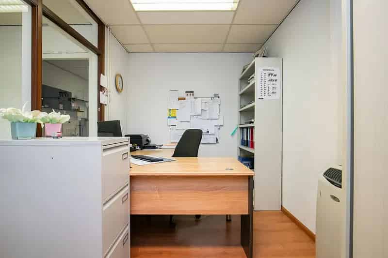 Bedrijfshal te Huur 's-Gravendeel 360m2 Kantoor Entresol