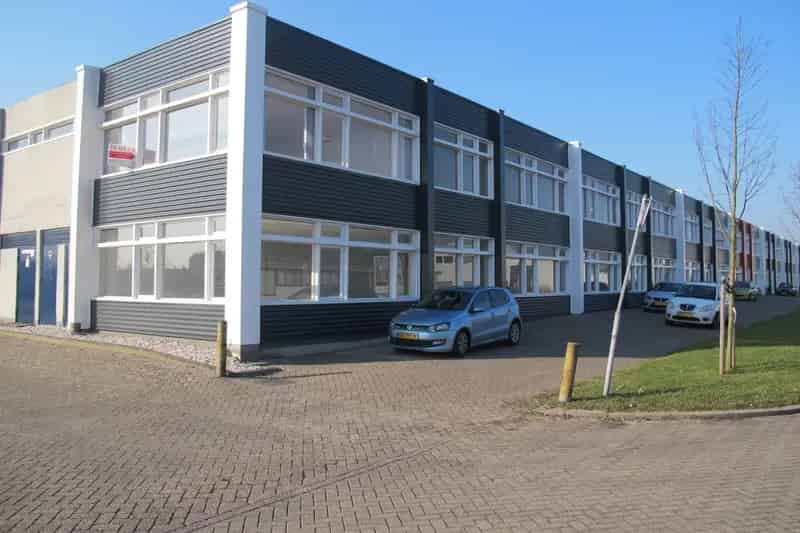 Bedrijfshal 250m2 te huur Alphen aan den Rijn