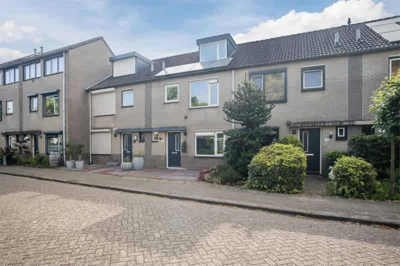 Huis te koop Apeldoorn: Ruime 5 Slaapkamers, Serre, Instapklaar