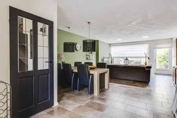Tussenwoning Mierlo Hout 3 slaapkamers uitbouw dakkapel hot tub