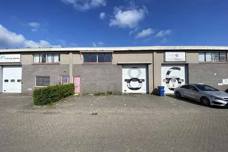 130 m2 bedrijfsruimte te huur in Almere