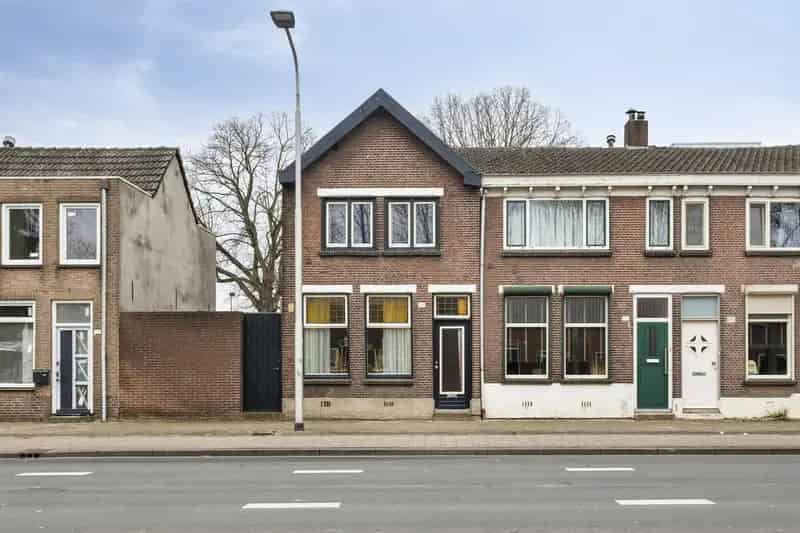 Ruime eengezinswoning met dubbele garage te Tilburg