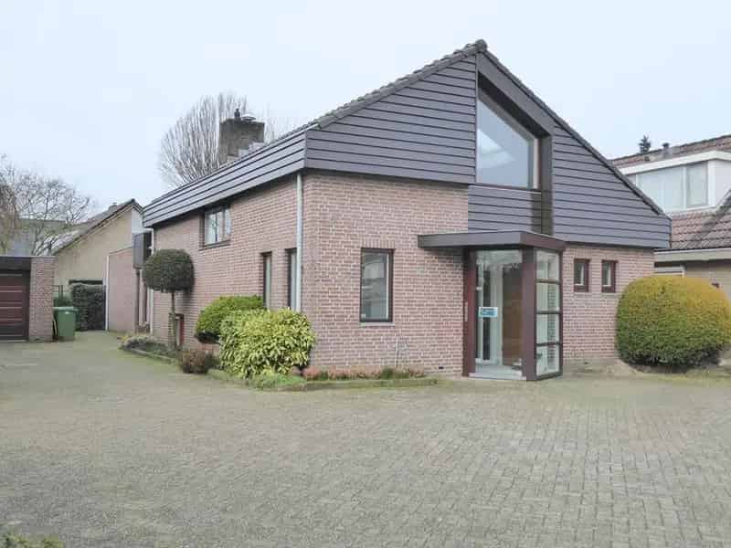 Royaal Woonhuis met Kantoor 3 slaapkamers tuin parkeerplaatsen