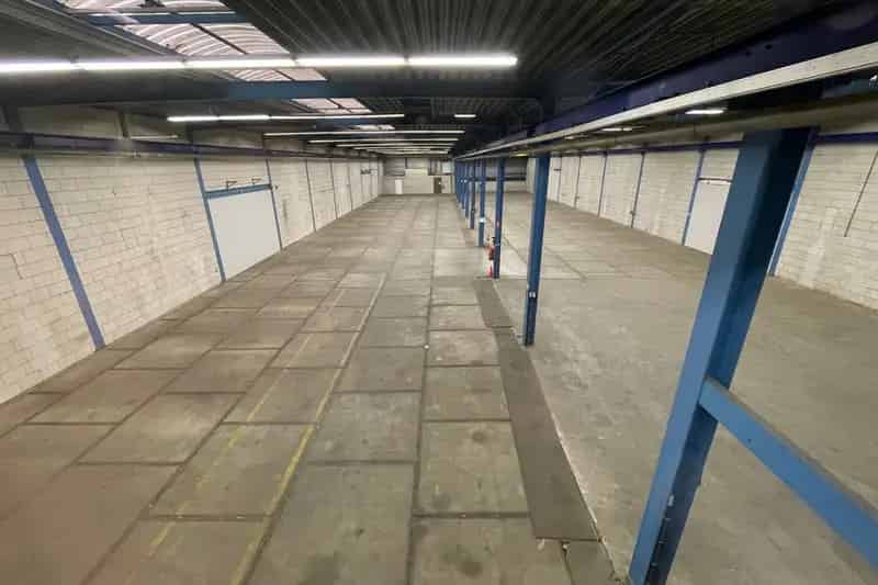 Bedrijfshal te huur Tiel 2847m2 Kraanbanen 3x40A
