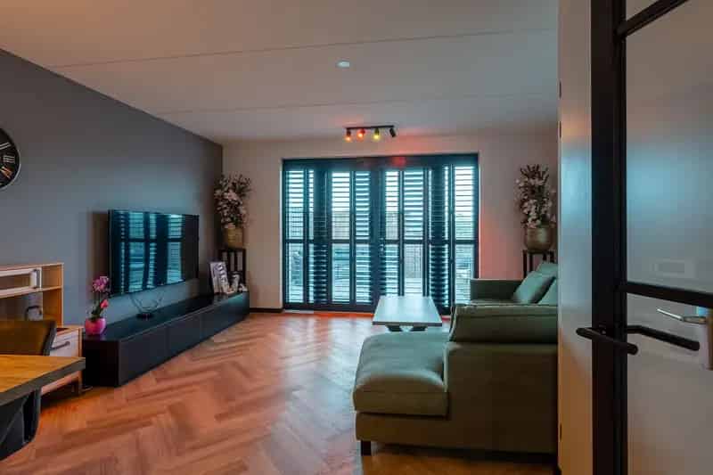 Moderne Eengezinswoning Maasdijk 3 slaapkamers  Zonnepanelen Airco