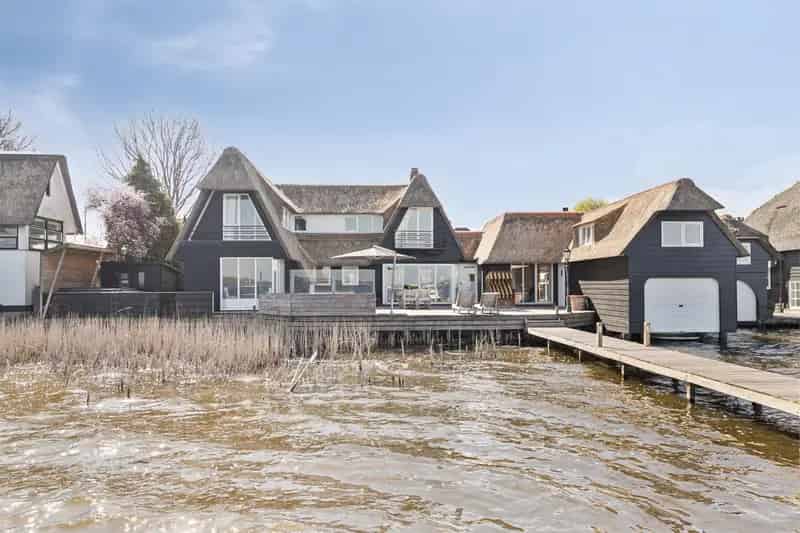 Huis te koop Nieuw Loosdrecht: Luxe villa aan het water