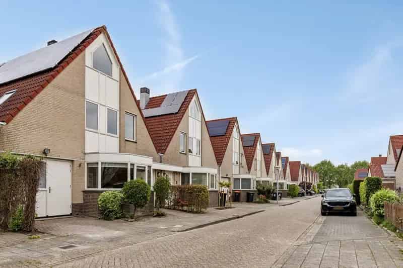 Huis te koop Hoorn: Grote gezinswoning 180m2, 4 slaapkamers, energielabel A+, tuin aan het water