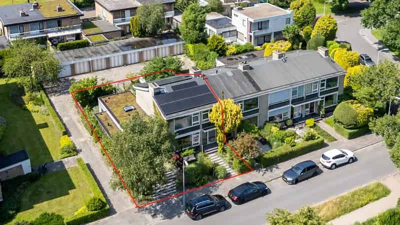 Huis te koop Voorburg: Energiezuinige hoekwoning met garage en tuin