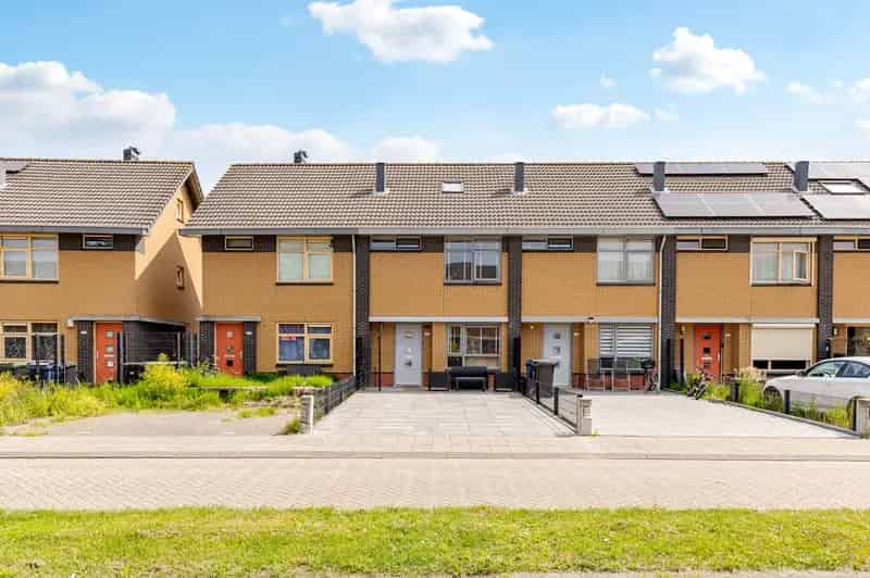 Huis te koop Almere: 5 slaapkamers, luxe keuken & badkamer