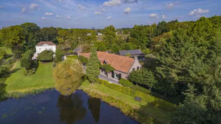 Karakteristieke hoeve met zwembad en parktuin nabij Venlo