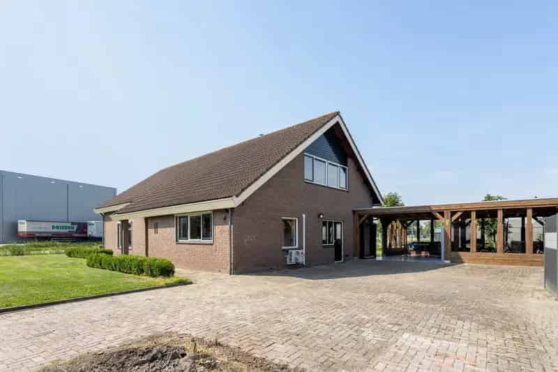 Bedrijfshal Vollenhove | Zoek bedrijfshallen te koop: Schaarweg 2 8325 DC Vollenhove 