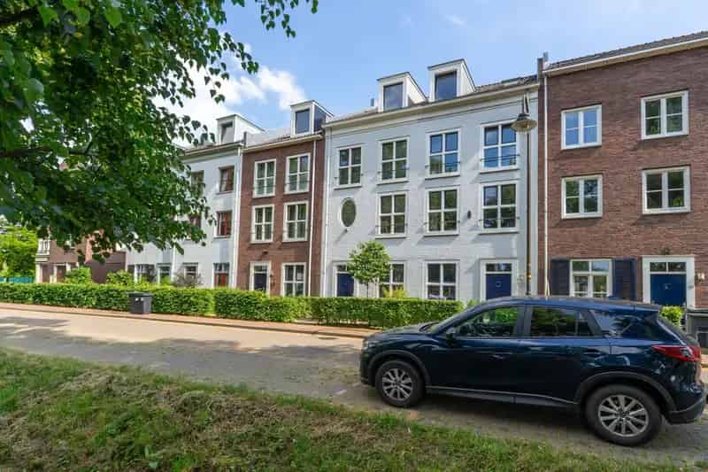 Herenhuis Bemmel 172m2 4 Verdiepingen Luxe Keuken Tuin Parkeerplaats