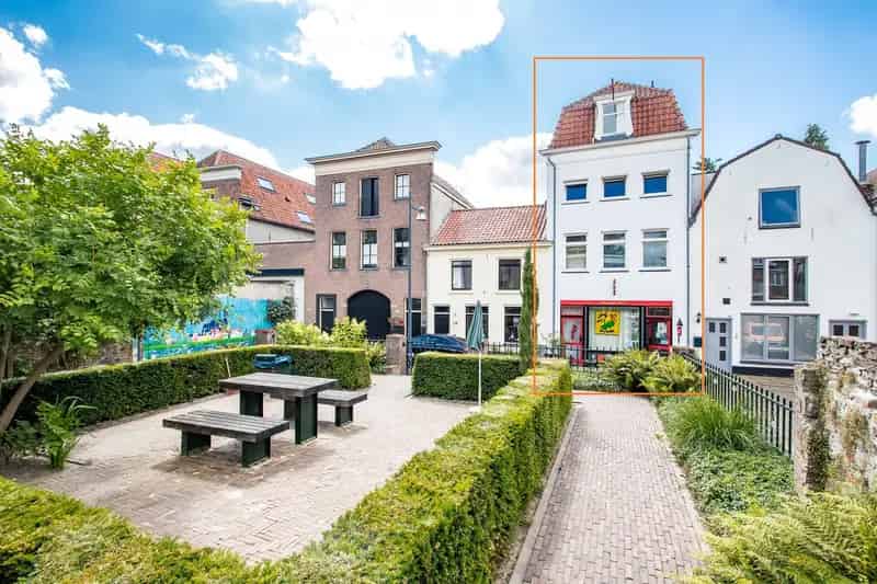 Huis te koop Zaltbommel: 3 Appartementen - Uniek Artistiek Pand