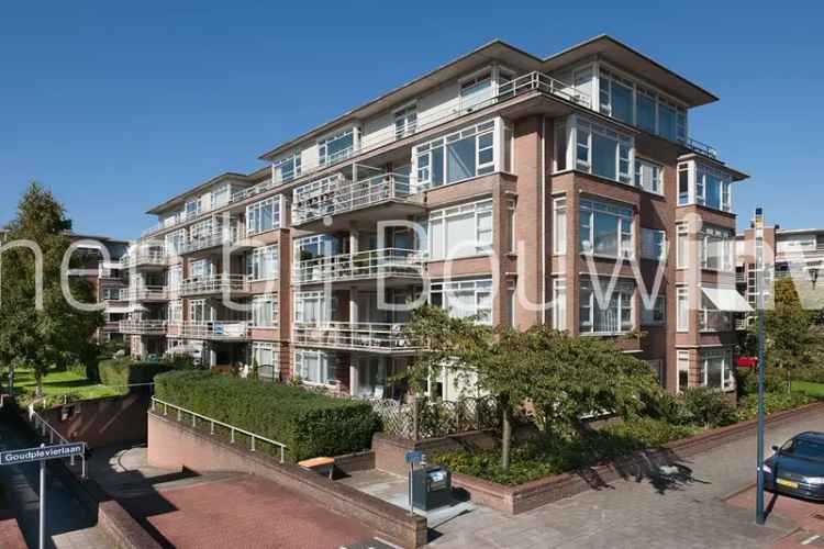 Zeer ruim 4 kamer appartement 116m2 nabij winkelcentrum
