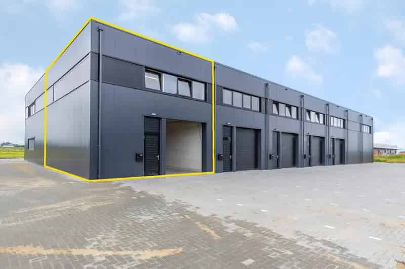 Bedrijfshal Den Helder te koop: Ruime opslag 80m²