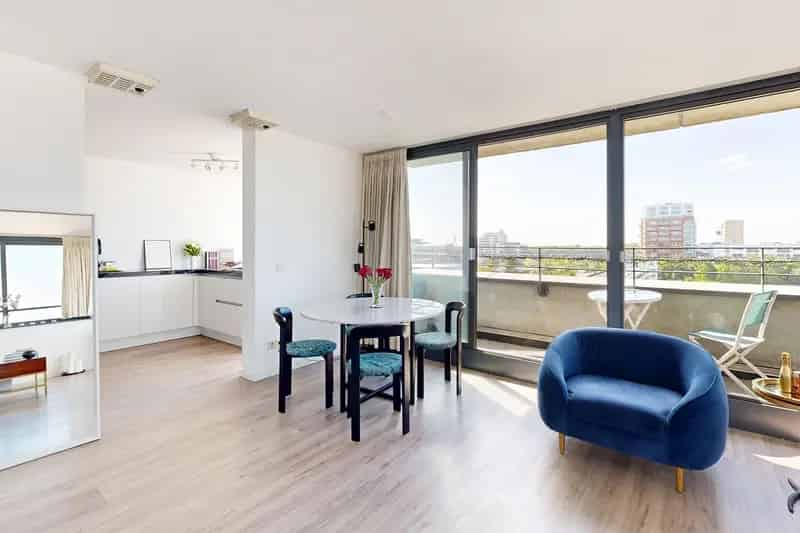 Luxe Appartement Amsterdam Nieuw Sloten 3 kamers Parkeerplaats