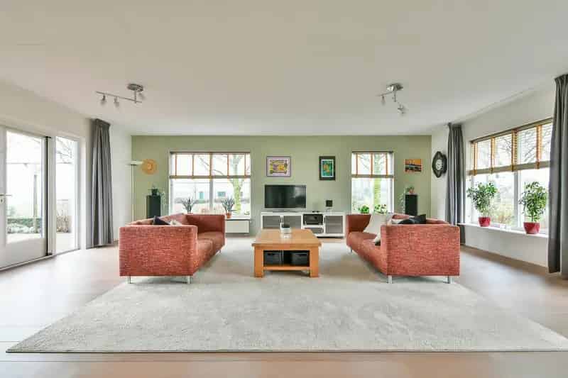 Vrijstaande Villa met Loods te Nieuw Vennep