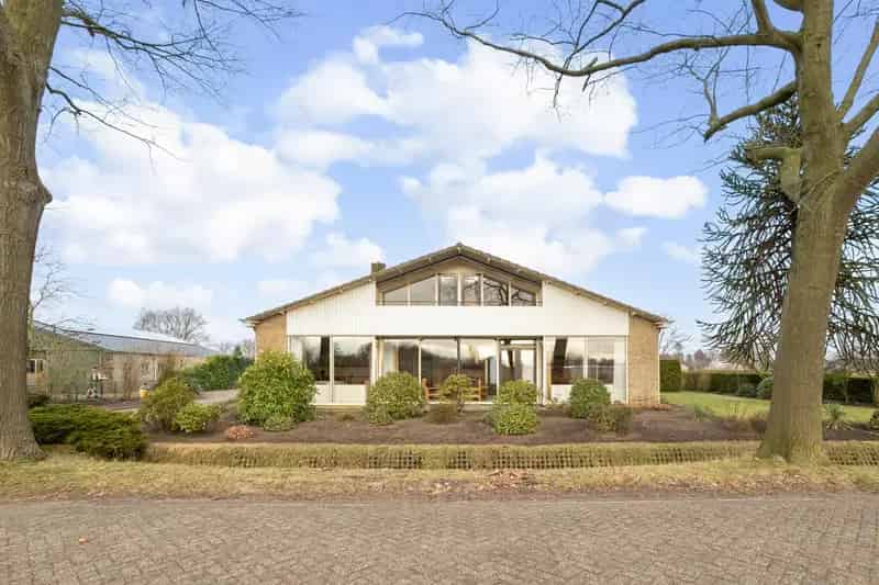 Ruime Vrijstaande woning Prinsenbeek met Bijgebouwen