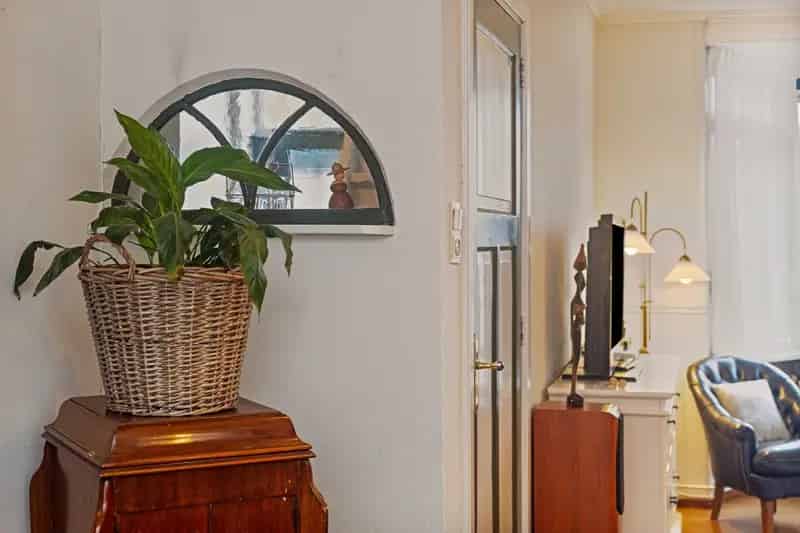 Jaren 30 woning met garage en grote tuin te koop