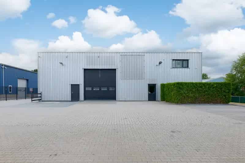 Bedrijfshal te Huur Borger 370m² Kantoorruimte Parkeergelegenheid