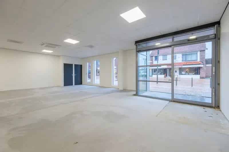 Commerciële Ruimte te Huur Roden 169m²