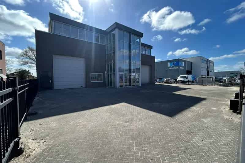Bedrijfshal te huur De Lier 580m2 Kantoor 318m2
