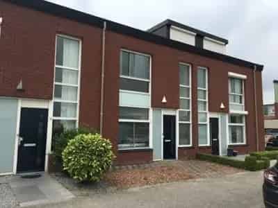 Tussenwoning Reeshof Nabij Winkelcentrum Heyhoef en Station