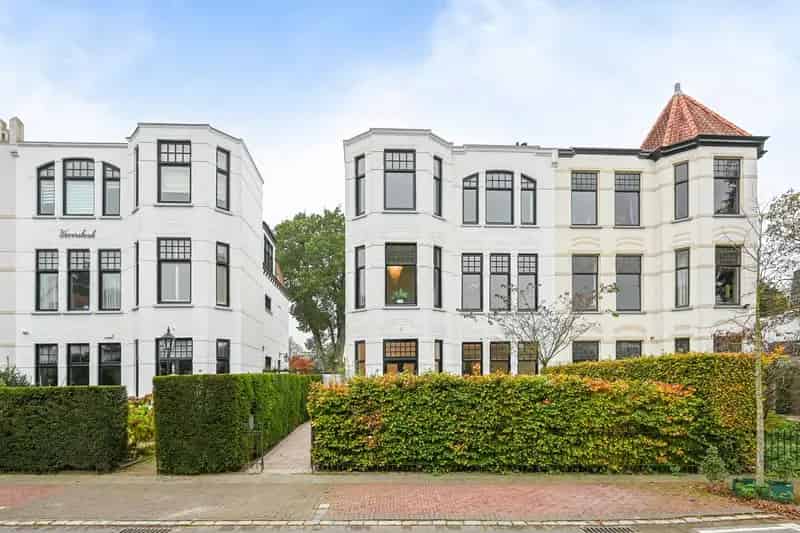 Huis te koop Hilversum Boomberg 10 kamers 2 badkamers
