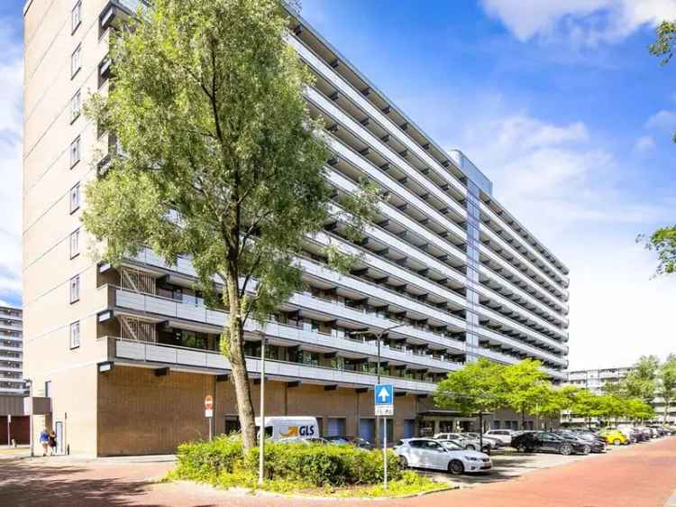 Modern 4-kamer appartement met balkon in rustige wijk