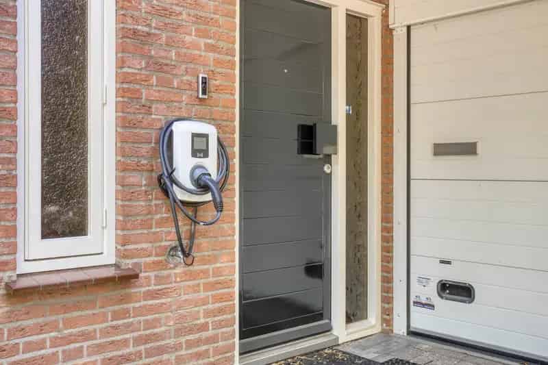 Huis te koop Roosendaal: Grote vrijstaande woning met kantoor en 18 zonnepanelen
