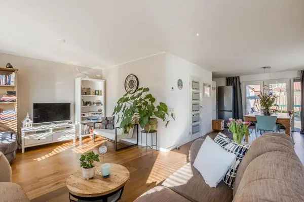 Ruime Vrijstaande Woning met Uitbouw Hardenberg