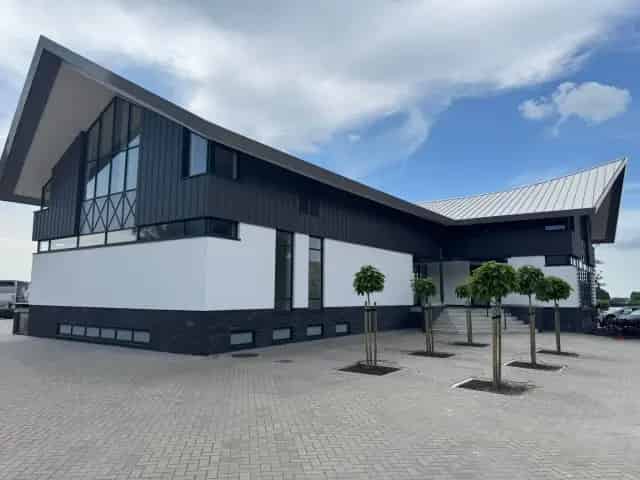Restaurant te huur Nieuwkoopse Plassen: Luxe pand met terras en parkeergarage
