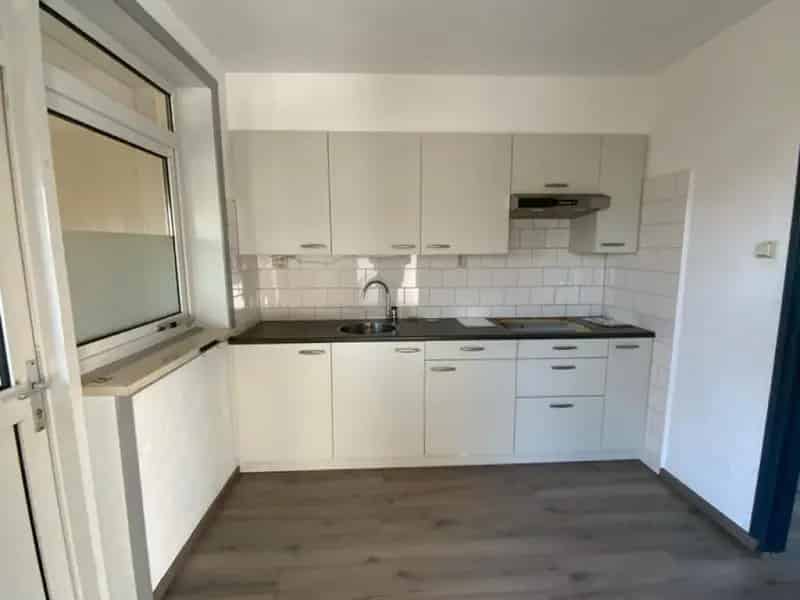 Hoekwoning 3 slaapkamers tuin berging parkeerplaats