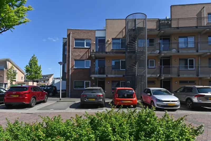 3-kamer appartement Bergschenhoek: Instapklaar met balkon en berging